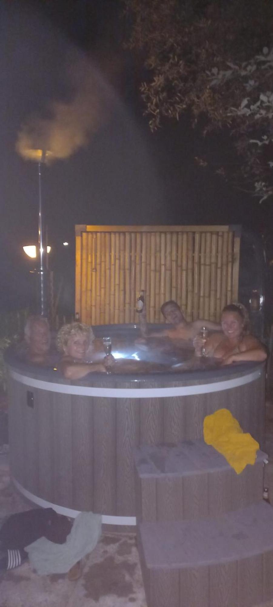 Rumah Senang Wellness Met Hottub En Tuin Ewijk Exterior foto